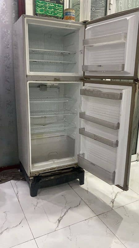 Dawlance Medium size fridge 3