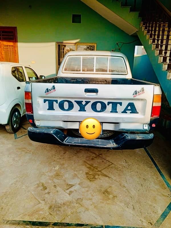 Toyota Hilux 1993 in new condition 4