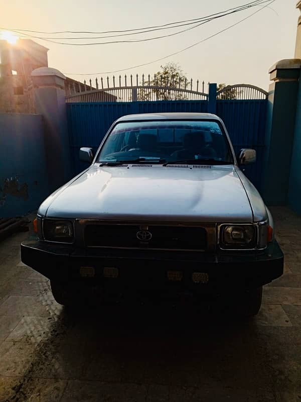 Toyota Hilux 1993 in new condition 6