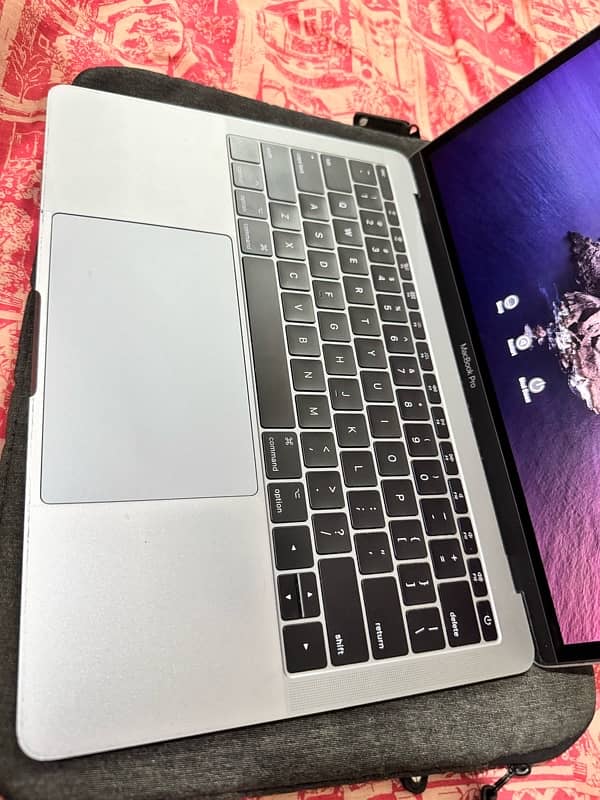 MacBook Pro 13" Model 2017 With Box 7