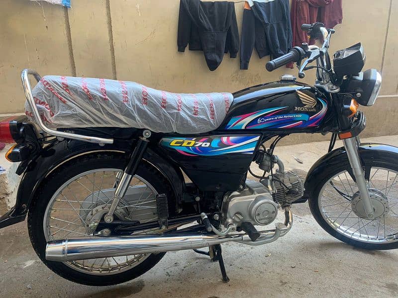 Honda CD 70 black queen 1