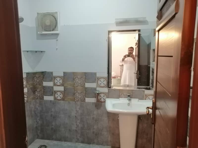 10 SLIGHTLY USED 2ND FLOOR FOR RENT ON TOP LOCATION OF NASHEMAN-E-IQBAL PHASE 1 LAHORE 6