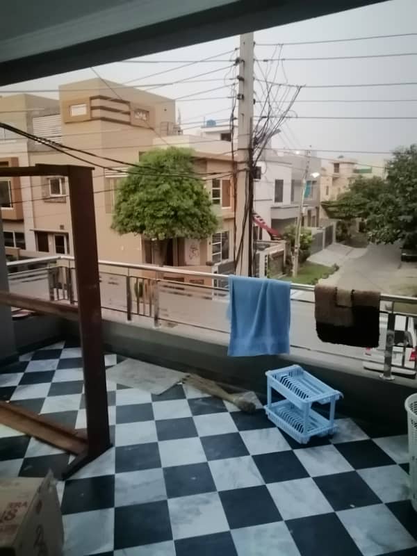 10 SLIGHTLY USED 2ND FLOOR FOR RENT ON TOP LOCATION OF NASHEMAN-E-IQBAL PHASE 1 LAHORE 21