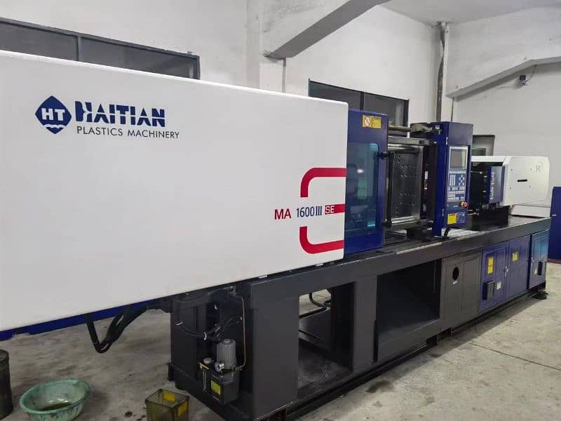 injection moulding machine 13