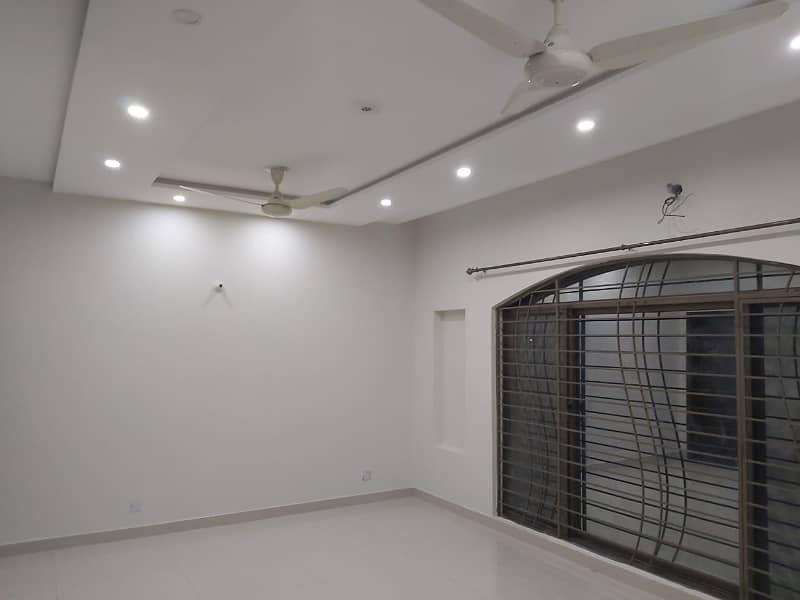 1 KANAL SLIGHTLY USED LOWER PORTION IS AVAILABLE FOR RENT ON TOP LOCATION OF WAPDA TOWN LAHORE 3