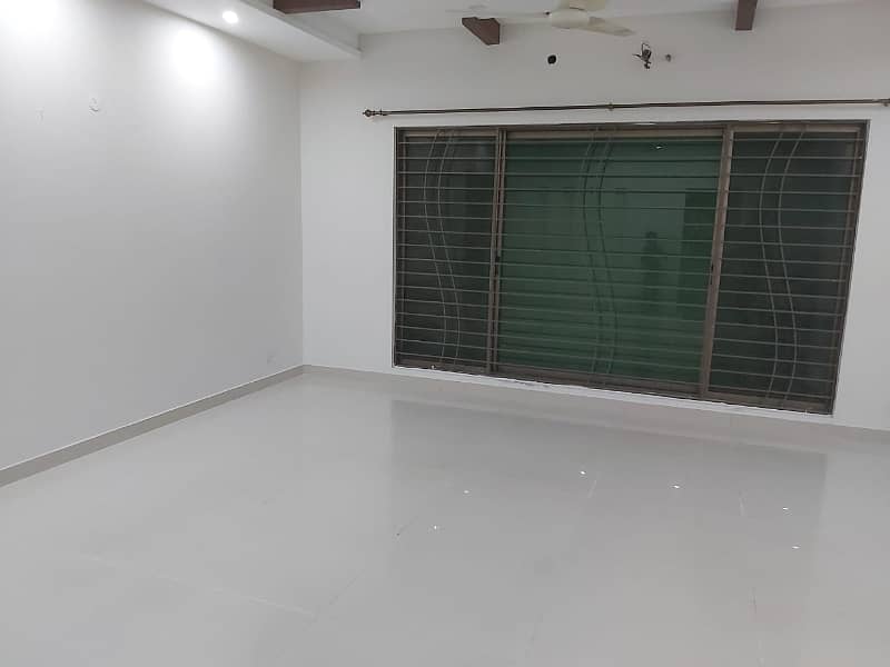 1 KANAL SLIGHTLY USED LOWER PORTION IS AVAILABLE FOR RENT ON TOP LOCATION OF WAPDA TOWN LAHORE 5