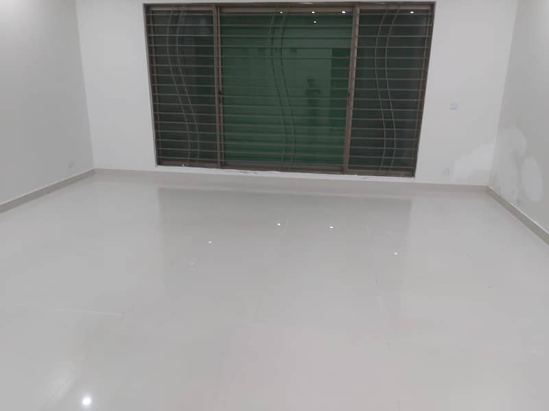 1 KANAL SLIGHTLY USED LOWER PORTION IS AVAILABLE FOR RENT ON TOP LOCATION OF WAPDA TOWN LAHORE 7