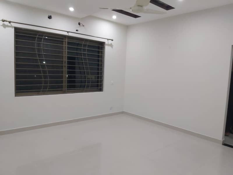 1 KANAL SLIGHTLY USED LOWER PORTION IS AVAILABLE FOR RENT ON TOP LOCATION OF WAPDA TOWN LAHORE 8