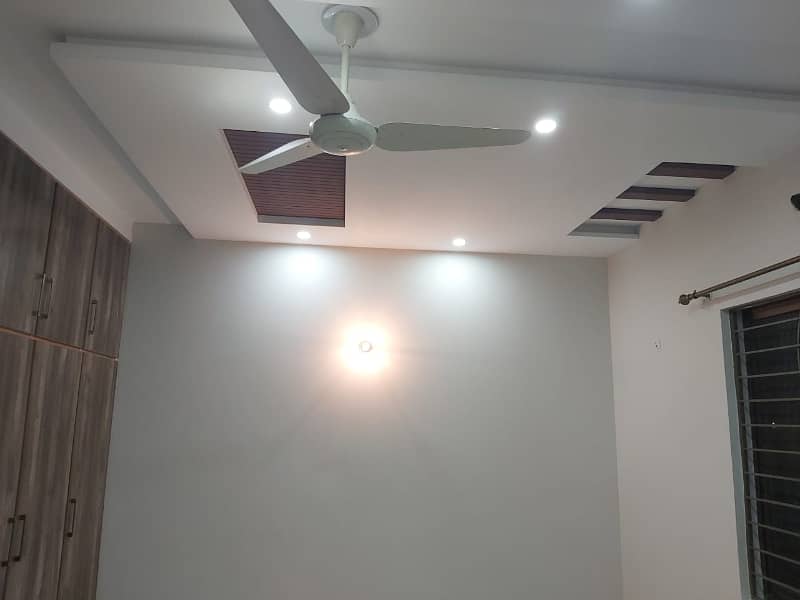 1 KANAL SLIGHTLY USED LOWER PORTION IS AVAILABLE FOR RENT ON TOP LOCATION OF WAPDA TOWN LAHORE 11