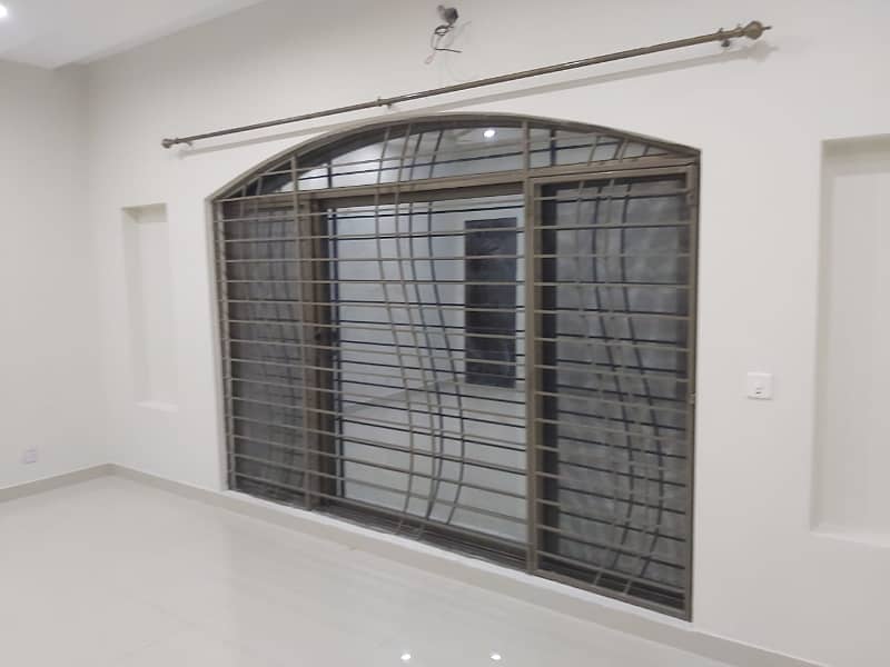 1 KANAL SLIGHTLY USED LOWER PORTION IS AVAILABLE FOR RENT ON TOP LOCATION OF WAPDA TOWN LAHORE 13