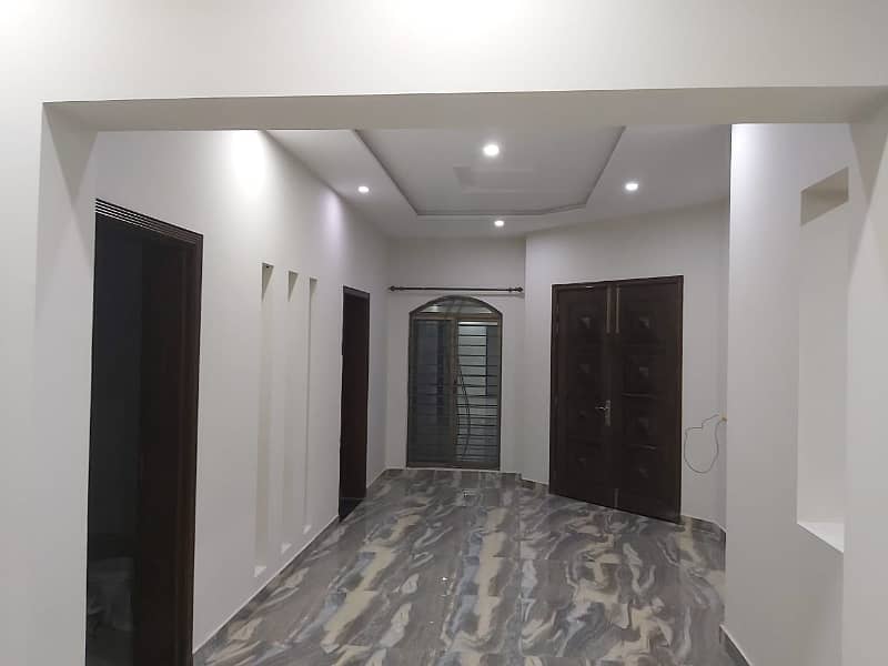 1 KANAL SLIGHTLY USED LOWER PORTION IS AVAILABLE FOR RENT ON TOP LOCATION OF WAPDA TOWN LAHORE 17