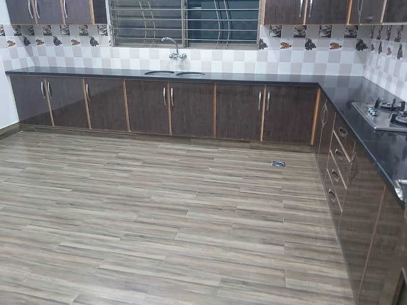 1 KANAL SLIGHTLY USED LOWER PORTION IS AVAILABLE FOR RENT ON TOP LOCATION OF WAPDA TOWN LAHORE 27