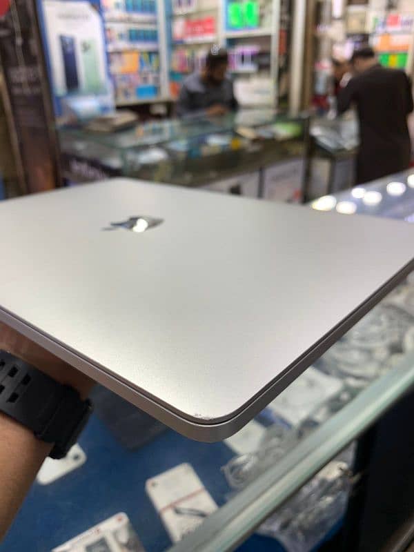 apple macbook pro 2020 3