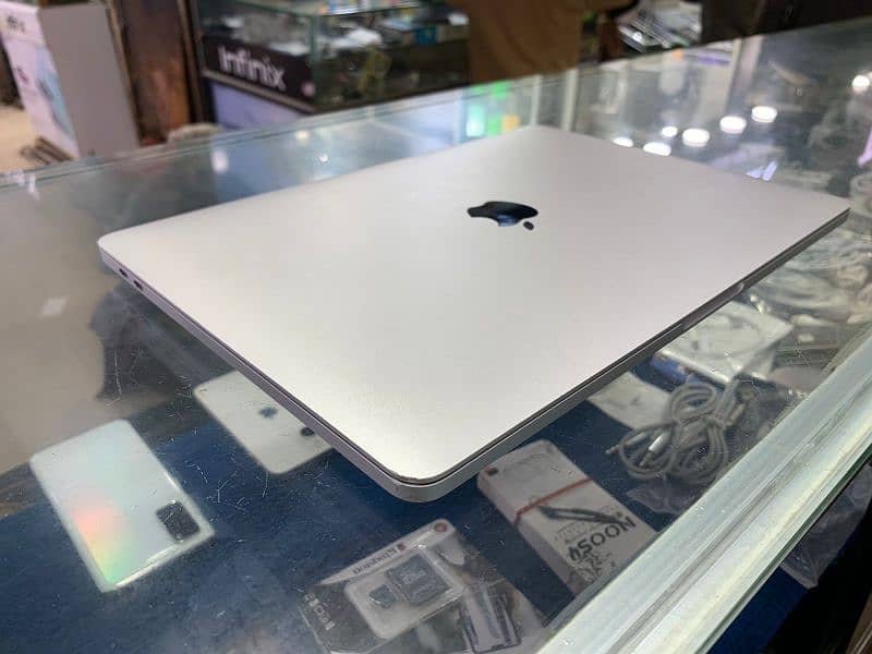 apple macbook pro 2020 7