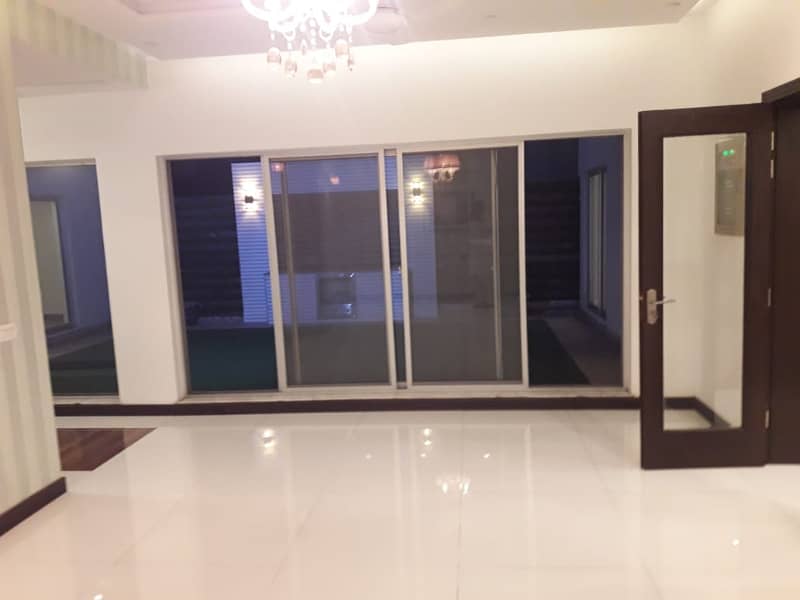 1 KANAL SLIGHTLY USED UPPER PORTION IS AVAILABLE FOR RENT ON TOP LOCATION OF VALENCIA TOWN LAHORE 17