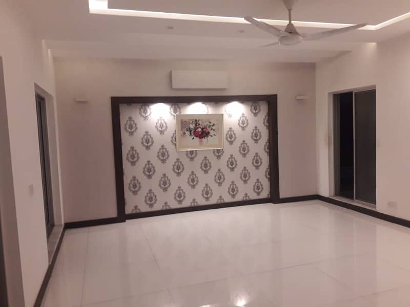 1 KANAL SLIGHTLY USED UPPER PORTION IS AVAILABLE FOR RENT ON TOP LOCATION OF VALENCIA TOWN LAHORE 24