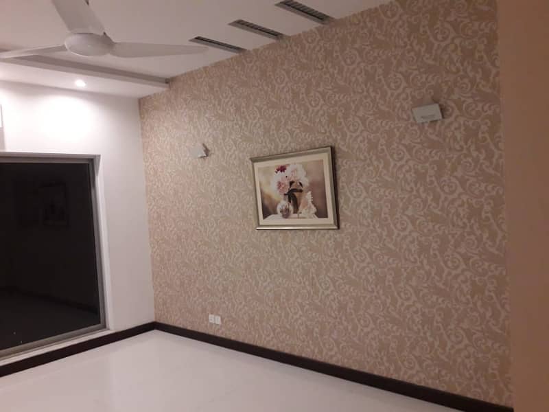 1 KANAL SLIGHTLY USED UPPER PORTION IS AVAILABLE FOR RENT ON TOP LOCATION OF VALENCIA TOWN LAHORE 31