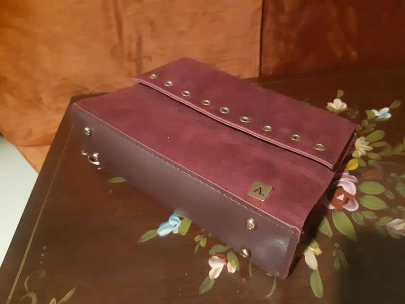 Maroon colour Shoulder bag for sale in good condition 2