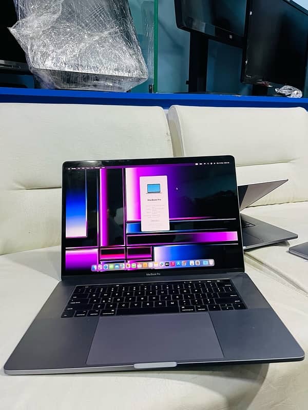 Apple MacBook Pro 2017 15” inch 16-512 SSD 0