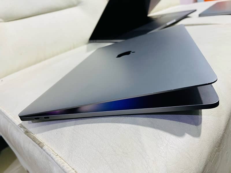 Apple MacBook Pro 2017 15” inch 16-512 SSD 6