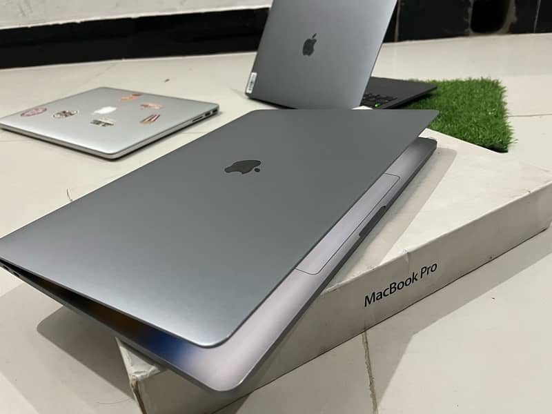 Apple MacBook Pro 2019 16”inch 32/1TB SSD Core i9 8Cores 5