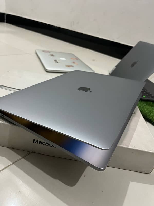 Apple MacBook Pro 2019 16”inch 32/1TB SSD Core i9 8Cores 8