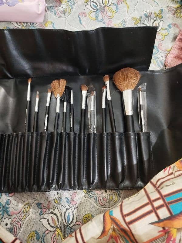 make up brushes 2