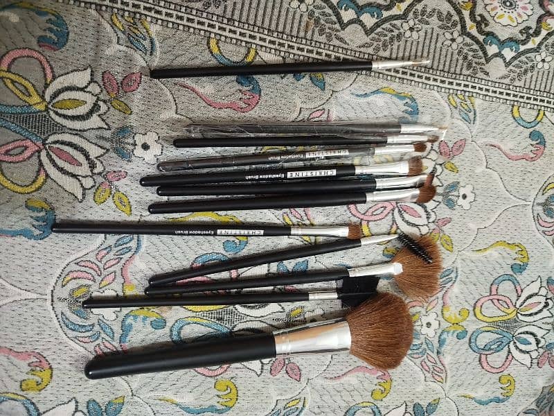 make up brushes 3