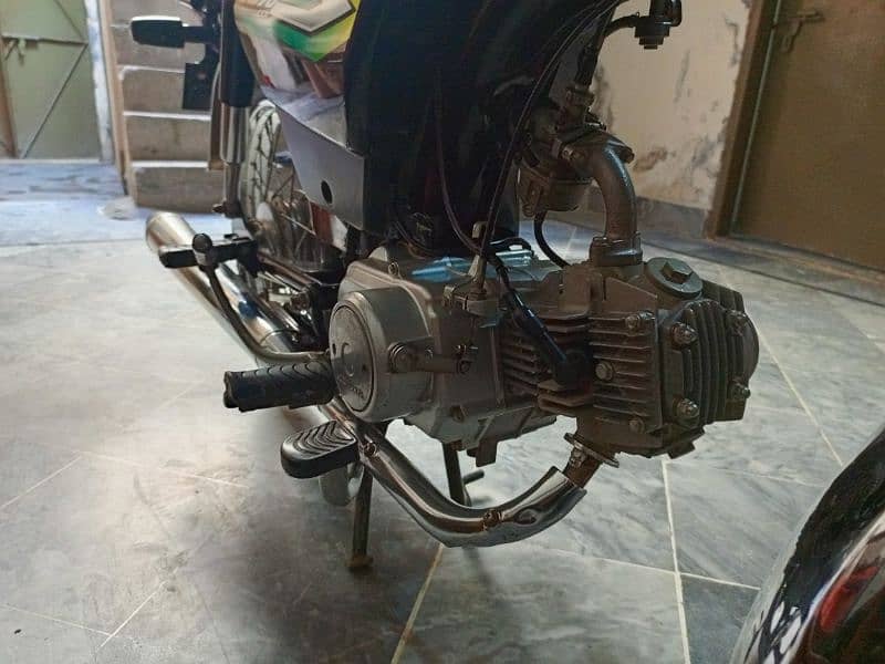 Honda CD70 6