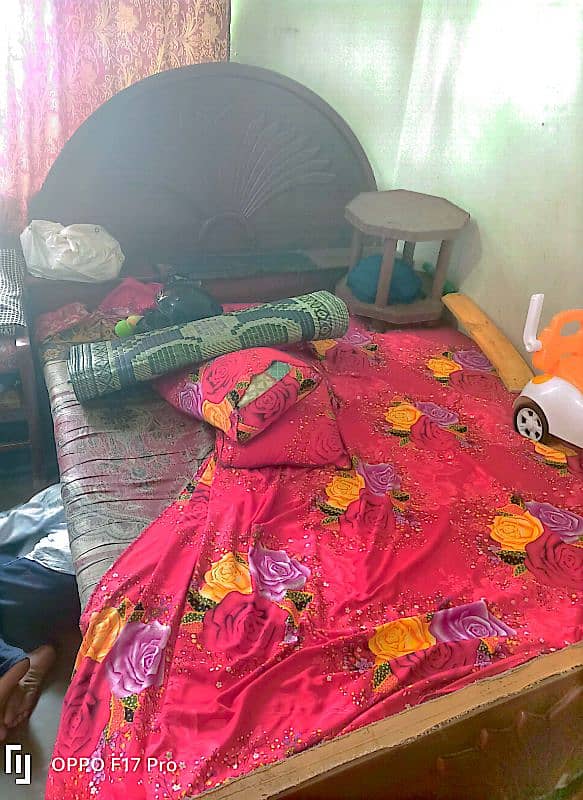 King size bed for urgent sale very cheap price with mattress 3