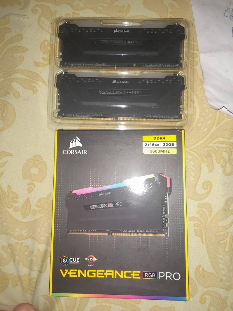 CORSAIR VENGEANCE® RGB PRO 32GB (2 x 16GB) Slightly used 0