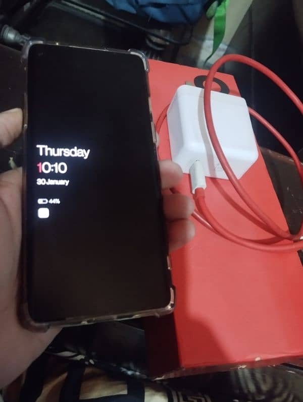 oneplus 8 12/256 Global with box Brand New scrachless 2