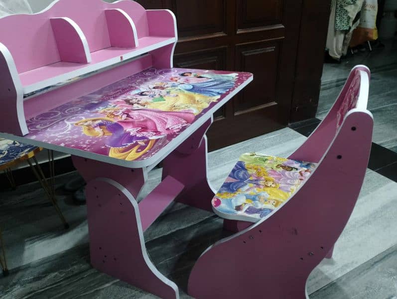 Baby girl study tabel and chair For sale 2