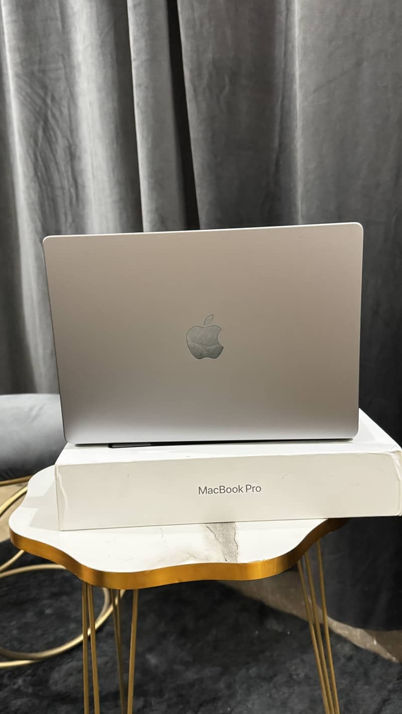 Macbook Pro 14 Inch 2021 M1 Pro Chipset 1TB 3