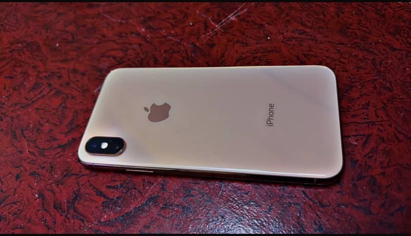 Iphone XS Non-PTA Gold Colour 10/10 With charger 0