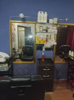 4 Mirror one Facial bed