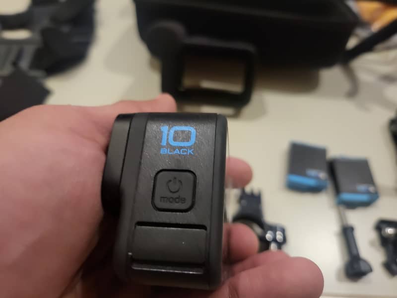 GoPro 10 2 batteries plus accessories 3