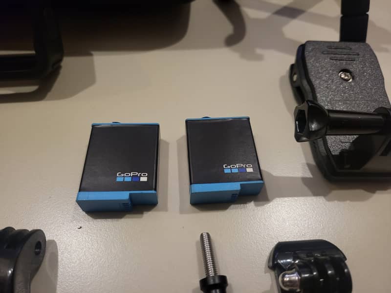 GoPro 10 2 batteries plus accessories 7