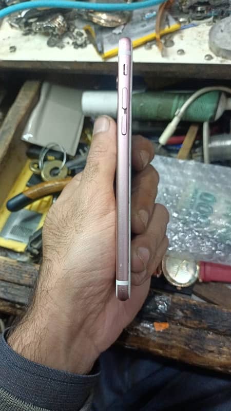 iPhone 6s by bus finger offBattery change 32gb 3