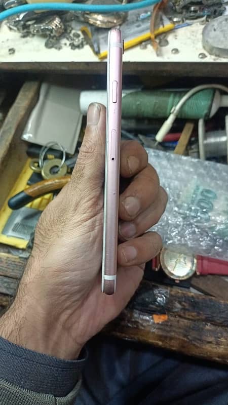 iPhone 6s by bus finger offBattery change 32gb 4