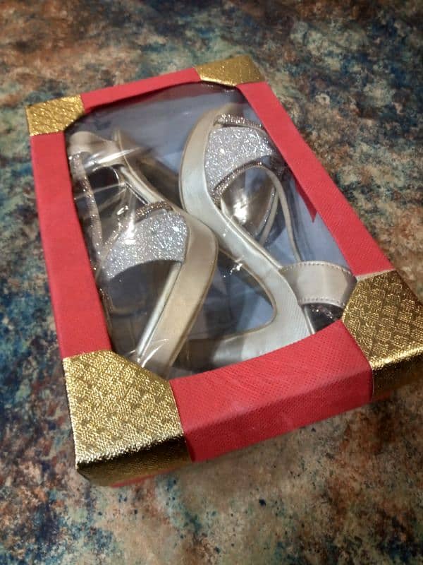 heels urgent sale 1