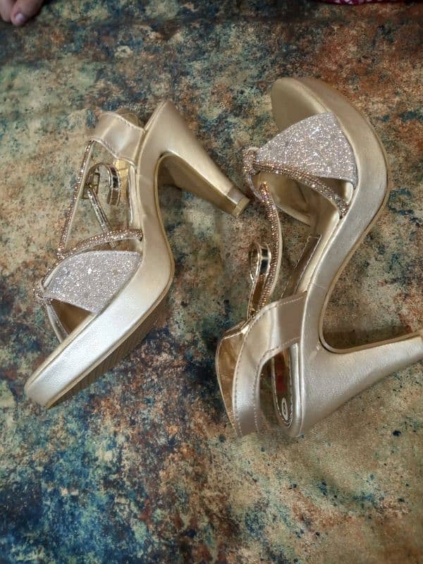 heels urgent sale 2