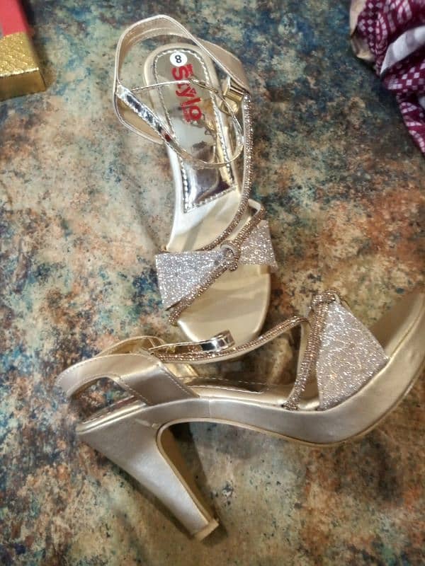 heels urgent sale 3