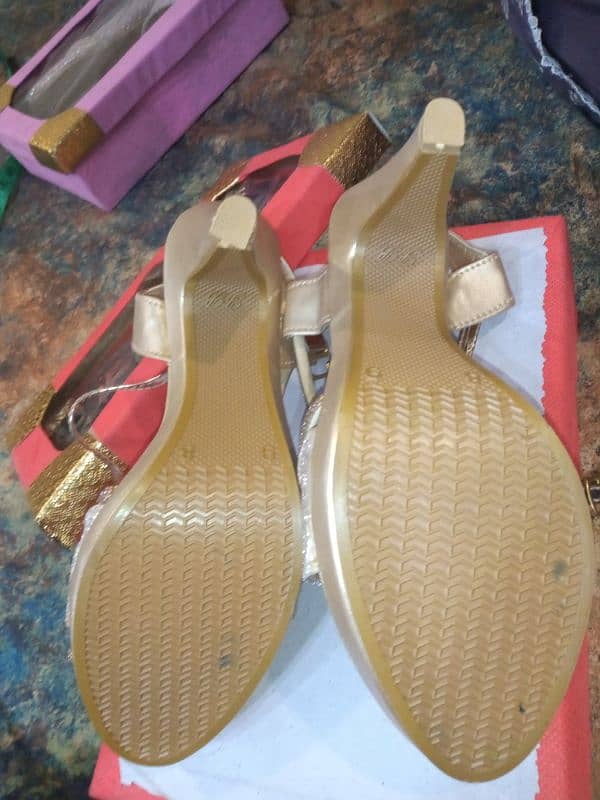 heels urgent sale 8