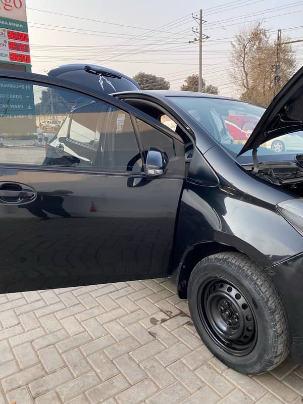 Toyota Vitz 2018 3