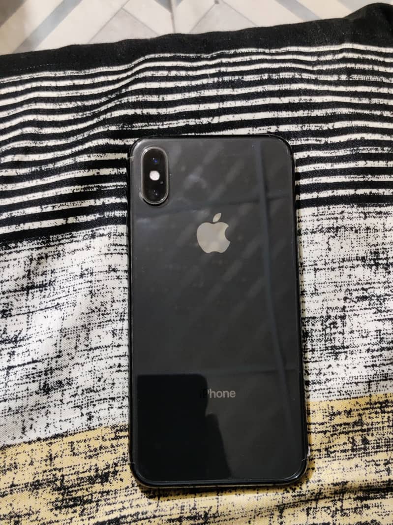 Apple iPhone XS 1