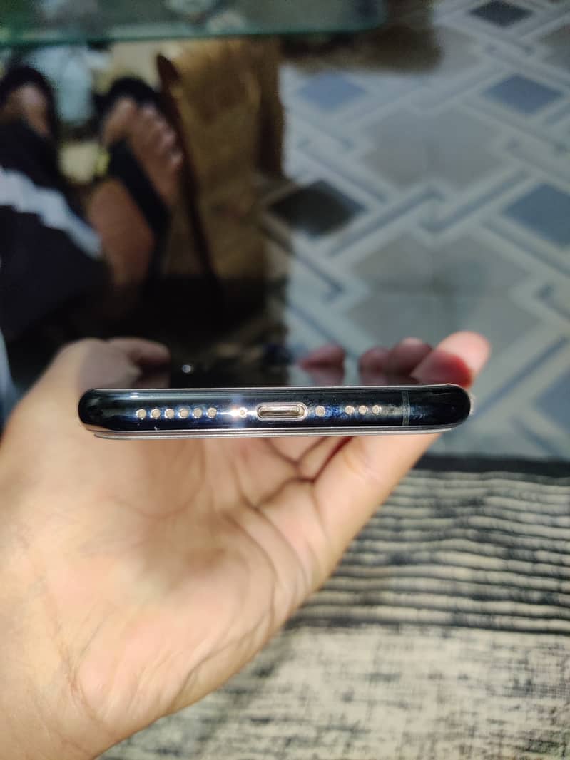 Apple iPhone XS 5