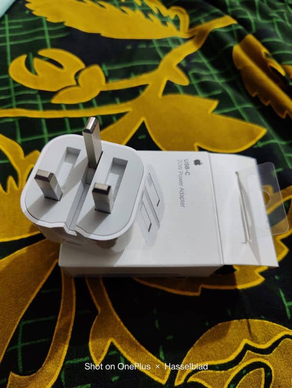 Apple 20W Original fast charger UK 3pin 0