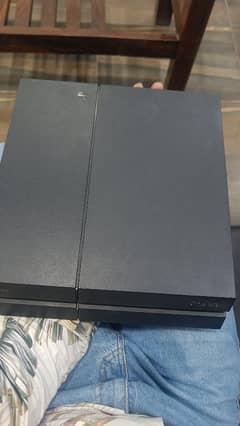 I want to sale my PS4 with 4 cd with 2 controller