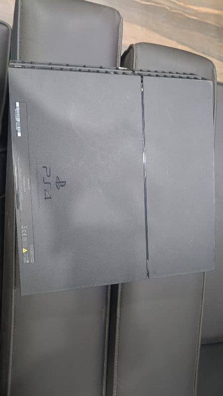 I want to sale my PS4 with 4 cd with 2 controller 1